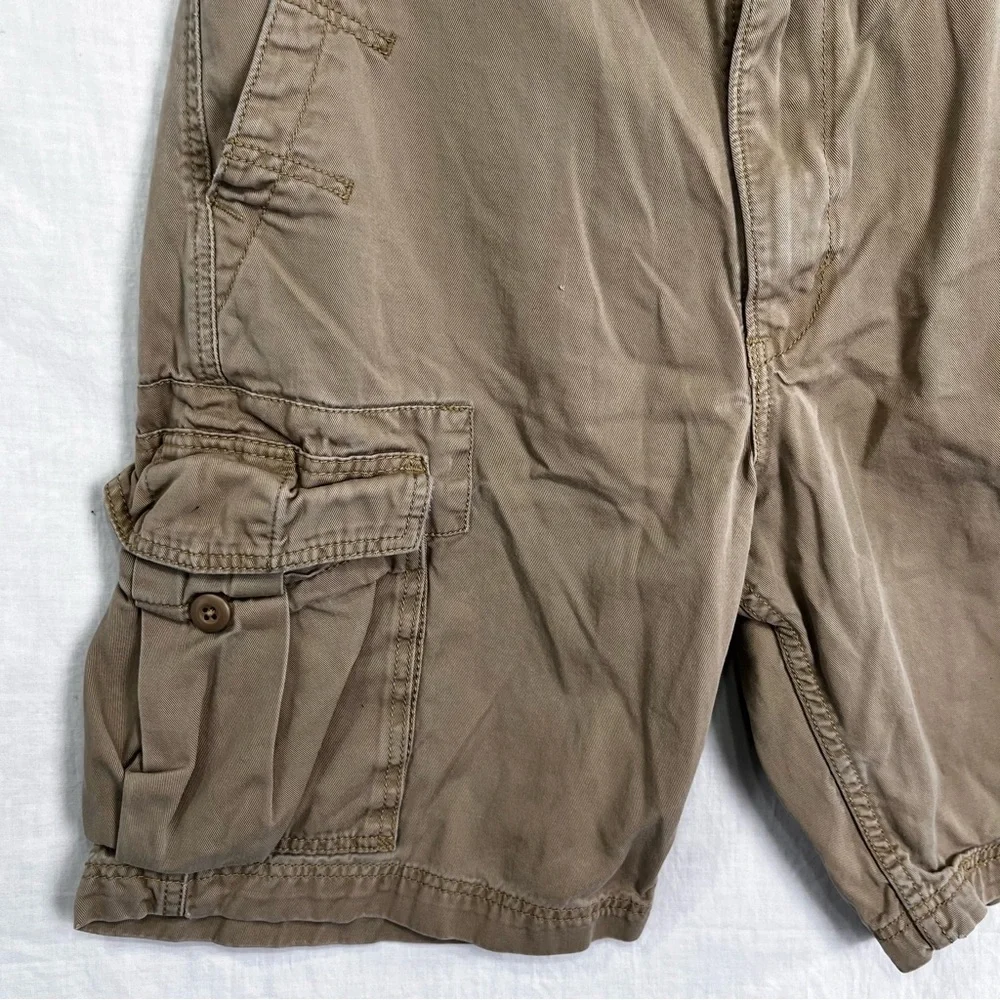 Y2K Vintage Levis Cargo Shorts Men 33x10 Beige Khaki Cotton Grunge Skate Utility